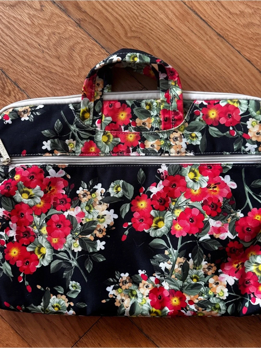 Dashee Pinrose floral Laptop case NWOT w/ strap soft interior
